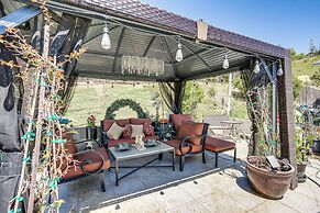Lush Vallejo Cottage - 20 Mi to Napa Wineries