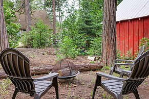 Fire Pit, Deck & Grill: Cozy Twain Harte Cabin!