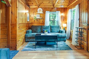 Fire Pit, Deck & Grill: Cozy Twain Harte Cabin!