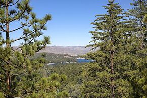 Lake Arrowhead Views: 3 Decks, Game Room, 3 Kings!