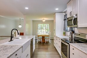 Pasadena Hideaway w/ Game Room & Fire Pit!