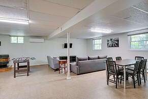 Pasadena Hideaway w/ Game Room & Fire Pit!