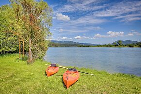 ~ 10 Mi to Newport: Pend Oreille Riverfront Cabin