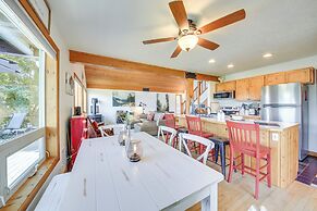 ~ 10 Mi to Newport: Pend Oreille Riverfront Cabin