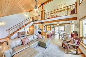 ~ 10 Mi to Newport: Pend Oreille Riverfront Cabin