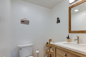 Mi-wuk Village Vacation Rental w/ Multi-level Deck