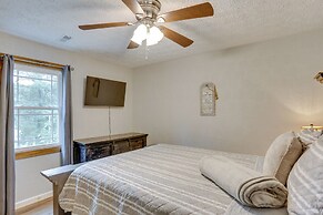 Mountain Retreat w/ Fire Pit in Flat Rock!