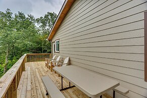 Mountain Retreat w/ Fire Pit in Flat Rock!