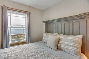 Mountain Retreat w/ Fire Pit in Flat Rock!