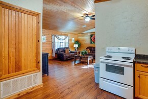 Kilgore Gem: Pet-friendly Cabin w/ Duck Pond!