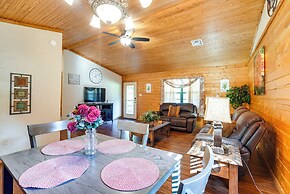 Kilgore Gem: Pet-friendly Cabin w/ Duck Pond!