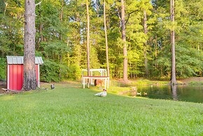 Kilgore Gem: Pet-friendly Cabin w/ Duck Pond!
