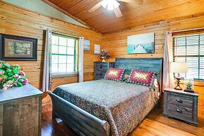 Kilgore Gem: Pet-friendly Cabin w/ Duck Pond!