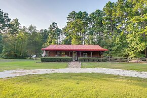 Kilgore Gem: Pet-friendly Cabin w/ Duck Pond!