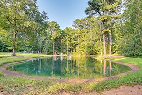 Kilgore Gem: Pet-friendly Cabin w/ Duck Pond!