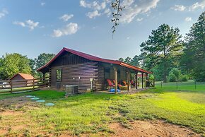 Kilgore Gem: Pet-friendly Cabin w/ Duck Pond!