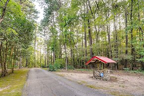 Kilgore Gem: Pet-friendly Cabin w/ Duck Pond!