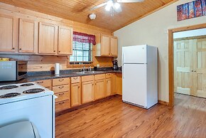 Kilgore Gem: Pet-friendly Cabin w/ Duck Pond!