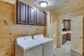Mtn-view Gem: Flat Rock Retreat w/ Deck & Grill!