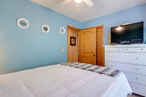 Hart Haven w/ Cozy Fireplace, Deck & Grill!