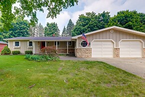 Hart Haven w/ Cozy Fireplace, Deck & Grill!