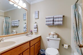 Hart Haven w/ Cozy Fireplace, Deck & Grill!