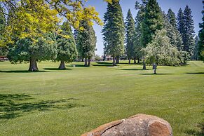 Lake Almanor Cabin w/ Deck & Beach Access