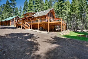 Lake Almanor Cabin w/ Deck & Beach Access