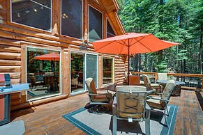 Lake Almanor Cabin w/ Deck & Beach Access