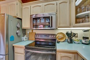 Lake Almanor Cabin w/ Deck & Beach Access