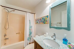 Breezy Englewood Condo w/ Community Pool!
