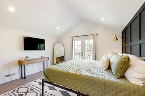 Orangeville Vacation Rental w/ On-site Creek!