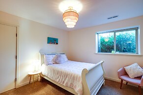 Modern Bellingham Retreat Near Galbraith Mountain!