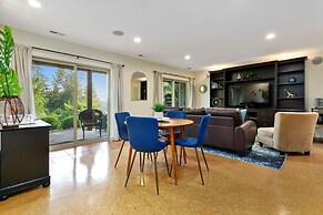 Modern Bellingham Retreat Near Galbraith Mountain!