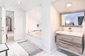 Elegant Connecticut Home: Fireplaces, Pet Friendly