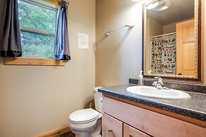 Lakefront Wisconsin Cabin: Dock, Walk to Beach!