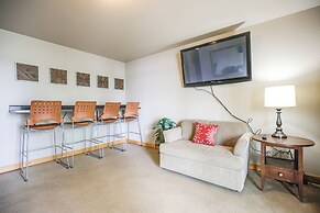 Lakefront Wisconsin Cabin: Dock, Walk to Beach!