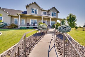 Kid-friendly Pasco Farmhouse w/ Playset, Game Room