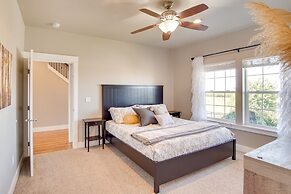 Kid-friendly Pasco Farmhouse w/ Playset, Game Room