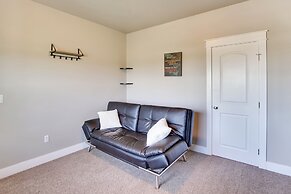 Kid-friendly Pasco Farmhouse w/ Playset, Game Room