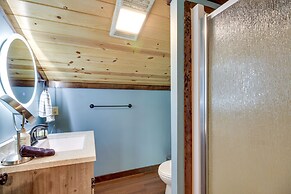 Lakefront Outing Home: Private Dock + Volleyball!