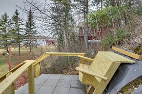 Lakefront Outing Home: Private Dock + Volleyball!