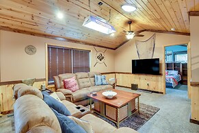 Lakefront Outing Home: Private Dock + Volleyball!