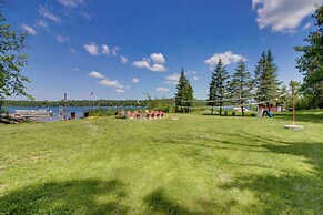 Lakefront Outing Home: Private Dock + Volleyball!