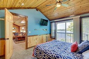 Lakefront Outing Home: Private Dock + Volleyball!