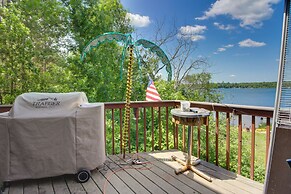 Lakefront Outing Home: Private Dock + Volleyball!