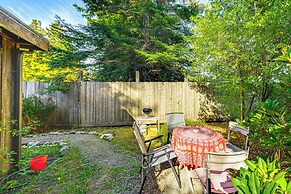 Fort Bragg 'secret Garden' Cabin w/ Hot Tub, Views