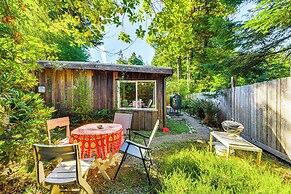Fort Bragg 'secret Garden' Cabin w/ Hot Tub, Views