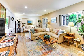 Fort Bragg 'secret Garden' Cabin w/ Hot Tub, Views