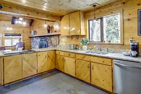 Secluded 3-acre Cabin in Tollgate w/ Gas Grill!